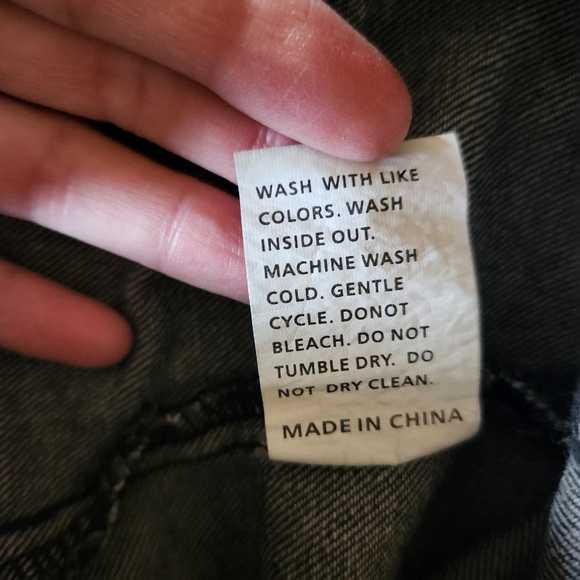 BOUTIQUE STYLE Fitted Distressed Jean Jacket Size Small - Picture 10 of 11